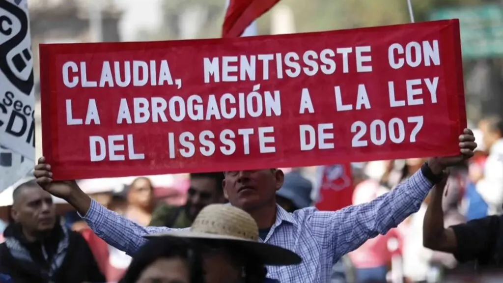 CNTE presiona con protestas y posible huelga magisterial