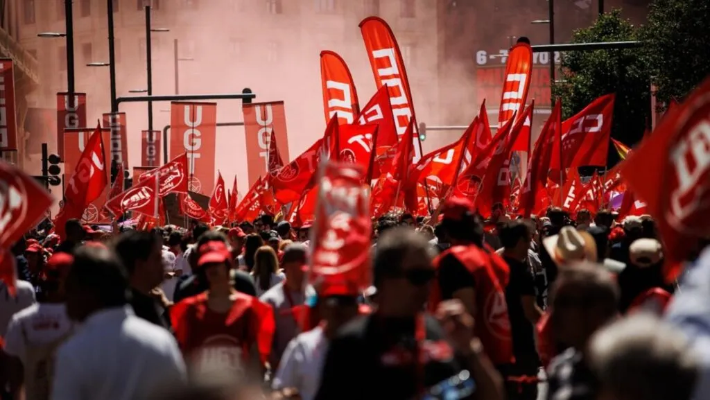 Demandas crecen con sindicatos de España en las calles
