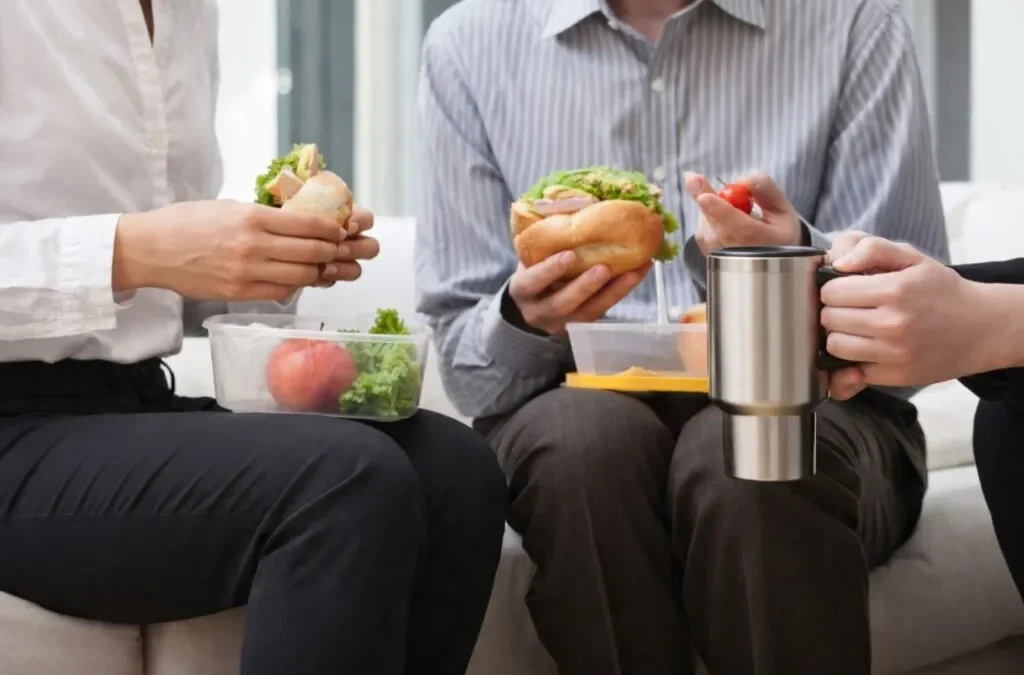 Ley protege el derecho a comer en horario laboral en México