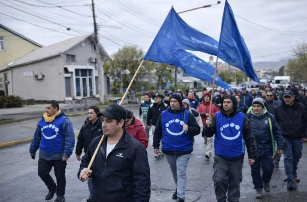 Tensión social crece por paro municipal en Río Turbio