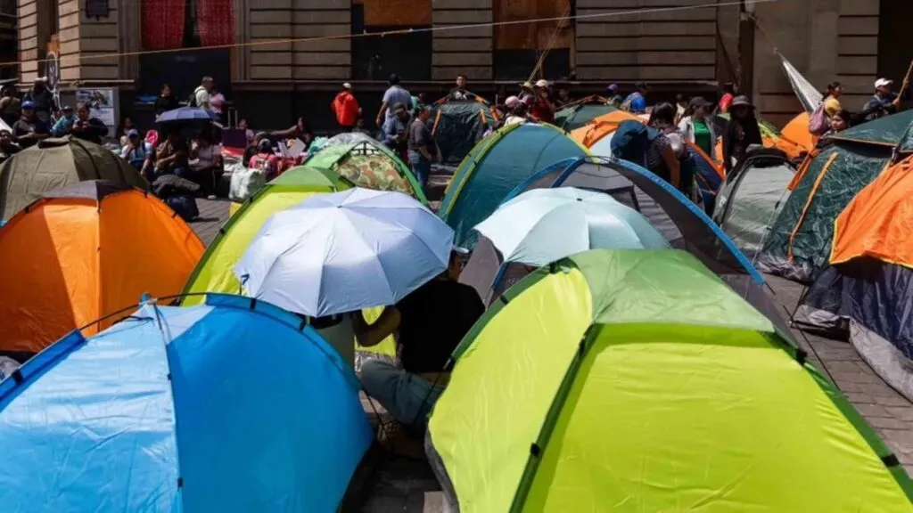 CNTE levanta bloqueo de Reforma y Centro Histórico