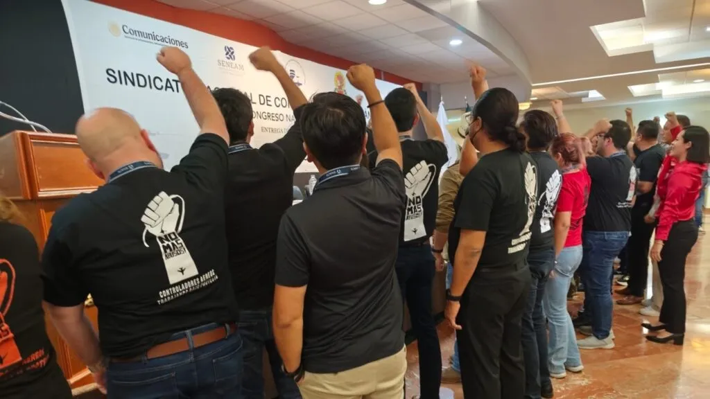 Sindicato de Controladores Aéreos amenaza con huelga