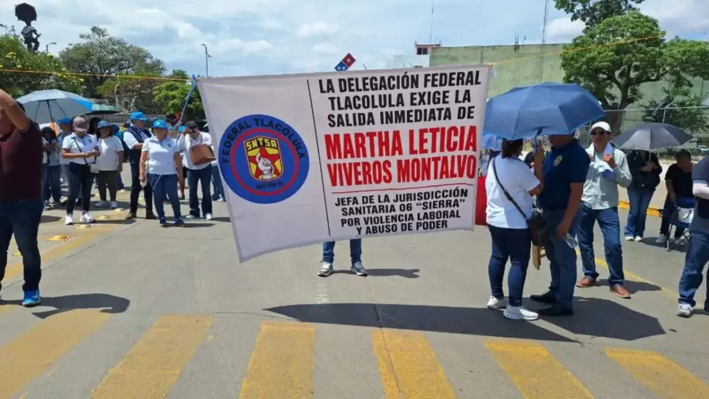 Trabajadores de salud mantienen paro en Oaxaca