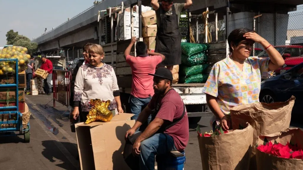 UNAM alerta por crisis laboral y riesgo económico