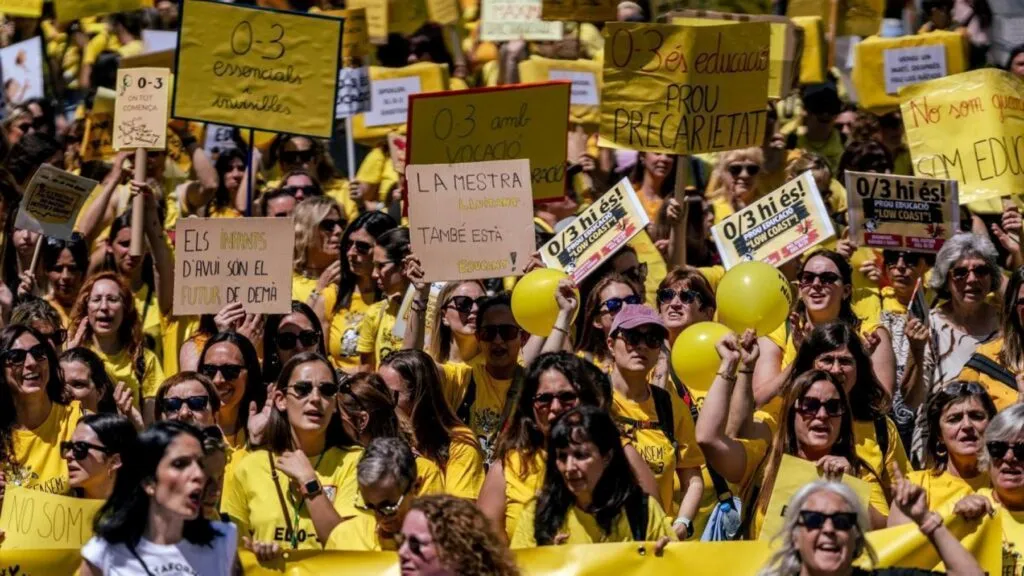 Cataluña pacta mejoras para miles de trabajadores educativos