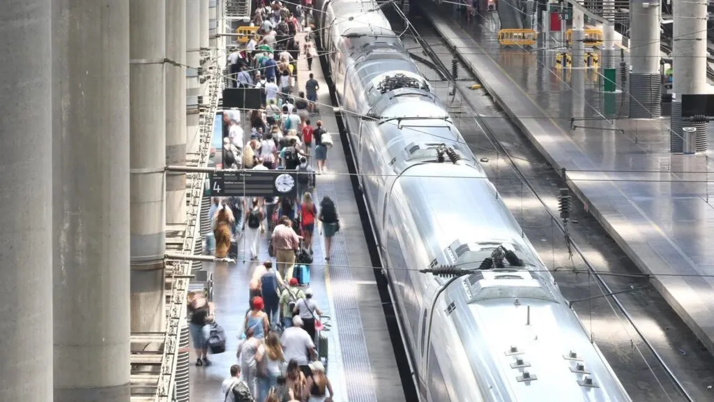 Huelga en Renfe aviva conflicto con Sindicato Ferroviario