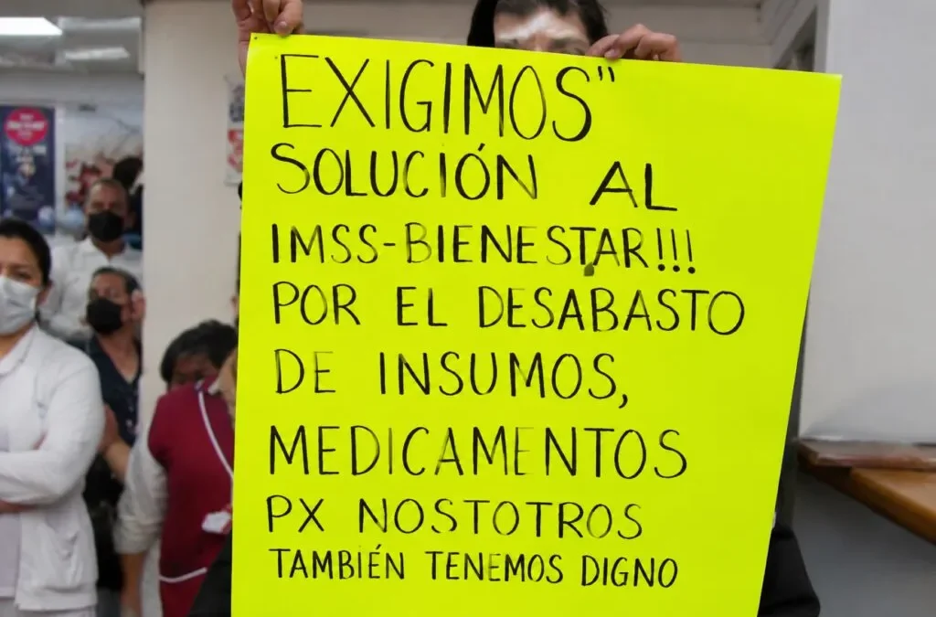Trabajadores exigen soluciones ante crisis hospitalaria en Oaxaca