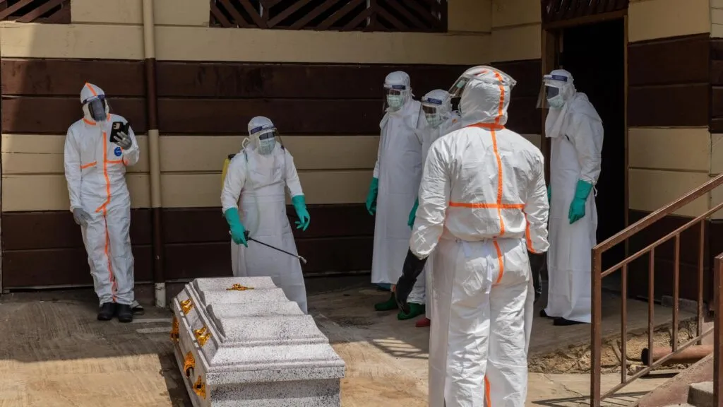 Crisis laboral complica combate al ébola en el Congo