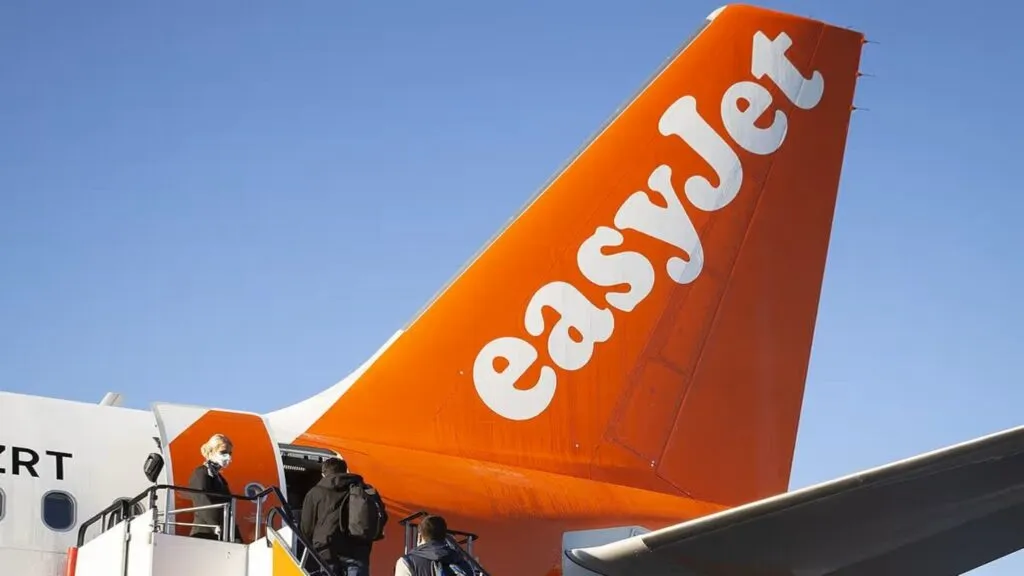 EasyJet afronta amenaza de huelga en plena temporada alta