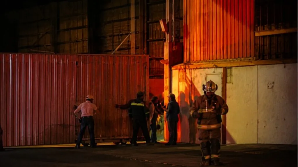 Evacúan empresa de Tijuana tras registrarse un incendio