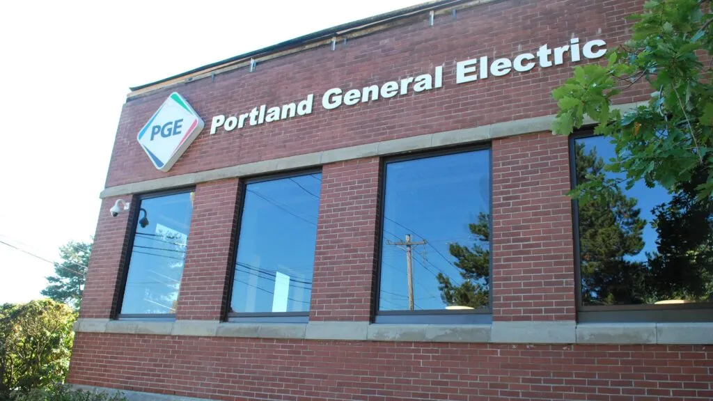 Portland General Electric enfrenta posible huelga en agosto