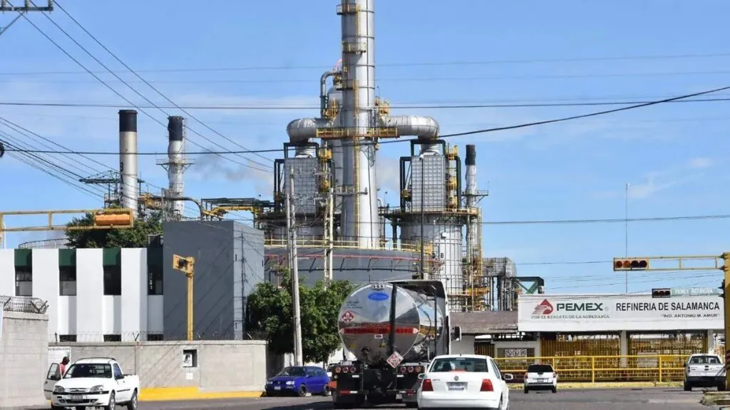 Sindicato petrolero abre negociación salarial con Pemex