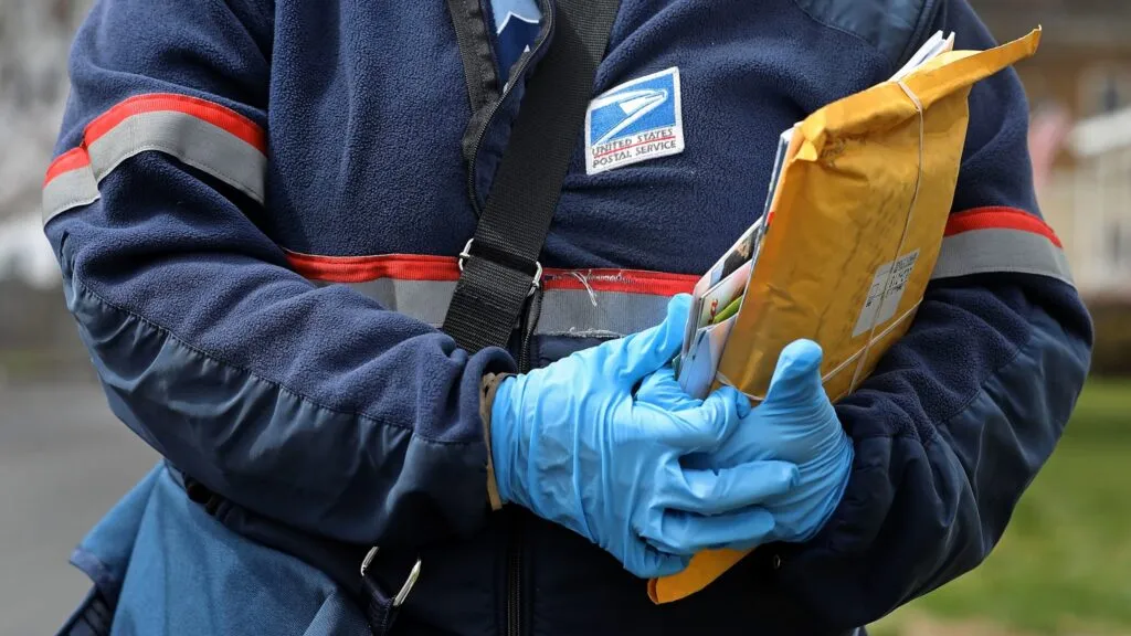 Servicio postal exige más fondos y respaldo del Congreso