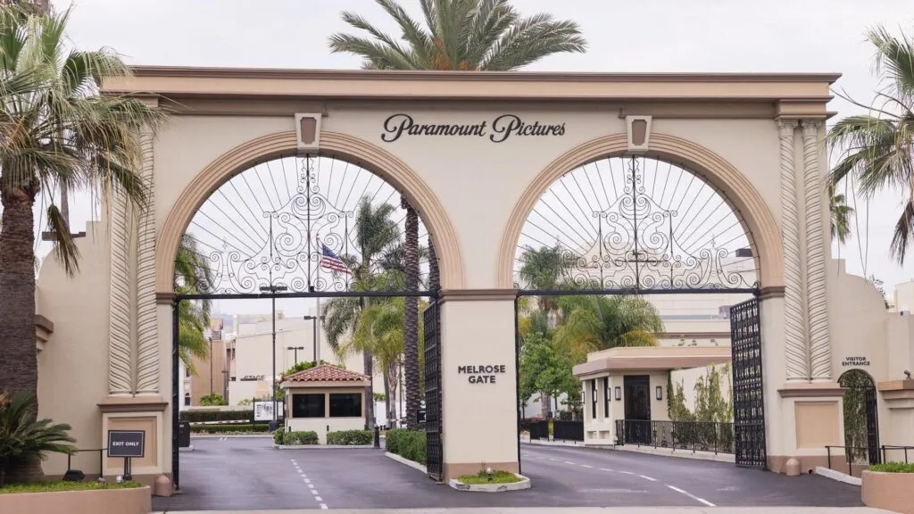 Sindicato de guionistas demanda fusión entre Paramount y Warner