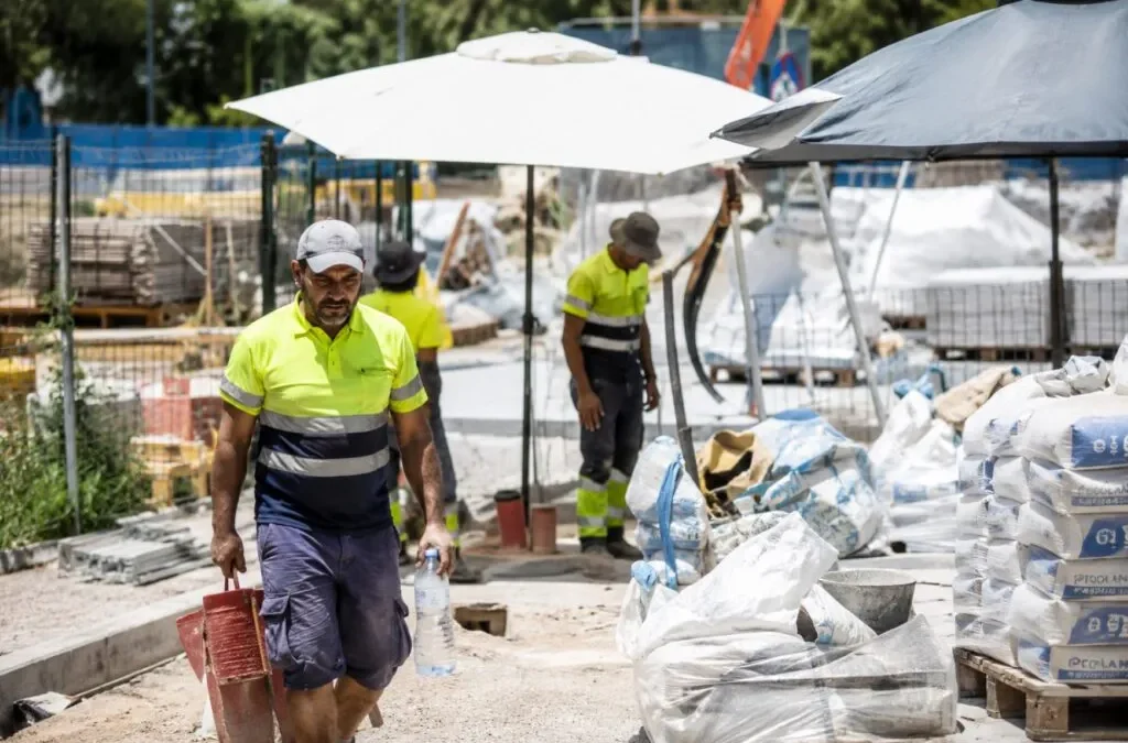 Sindicatos buscan blindar protección frente al calor laboral