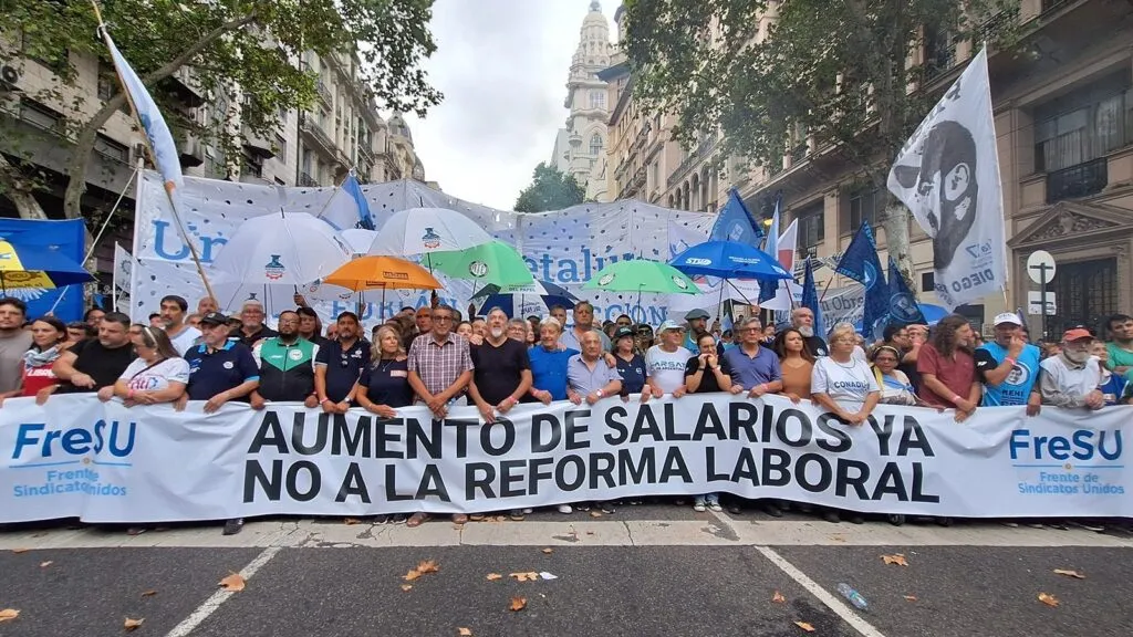 Sindicatos Unidos exigen elevar el salario mínimo en Argentina