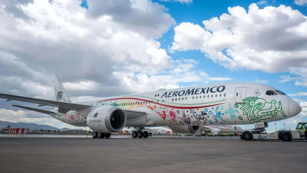 Sobrecargos mantienen el emplazamiento a huelga en Aeroméxico