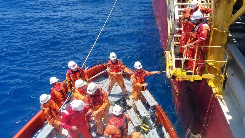 Trabajadores marítimos en Vietnam solo podrán laborar seis horas